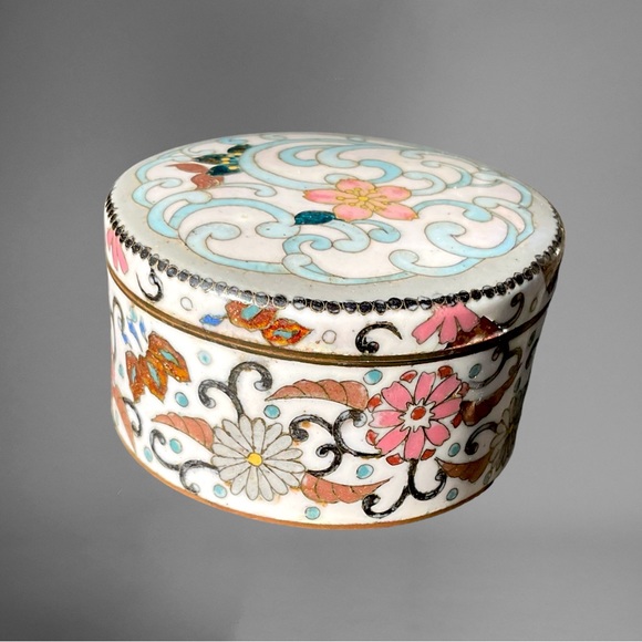 🌺Rare Antique Enamel Trinket Box - Picture 3 of 14